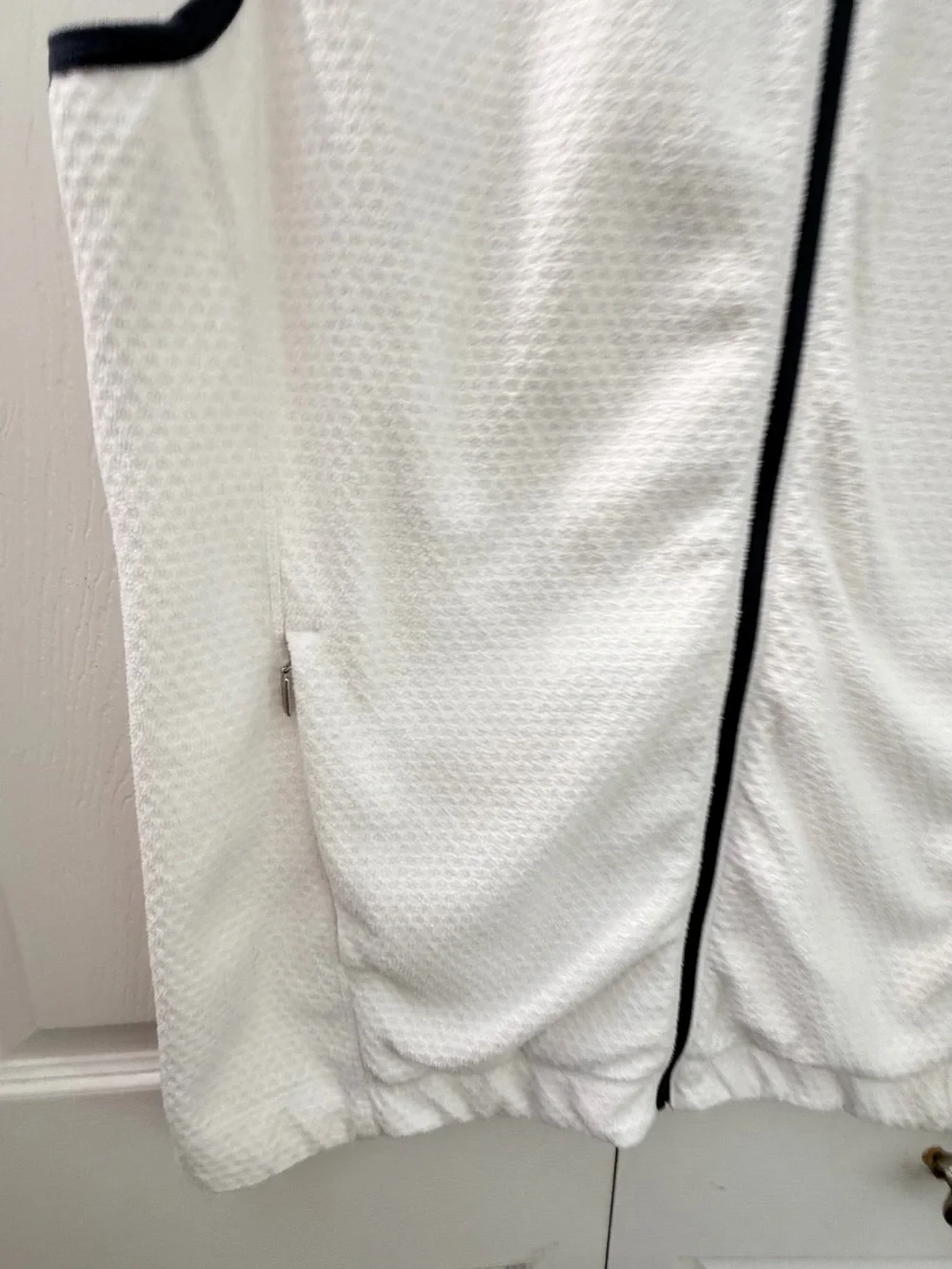 Nike Golf Women’s White Textured Full Zip Sleeveless Performance Vest Black Trim